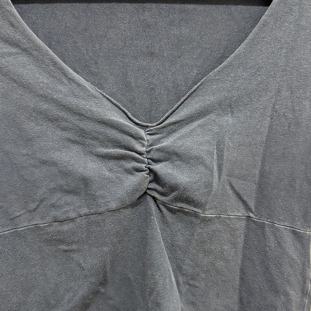 Brandy Melville Navy Gathered V-Neck Crop Tee - Picture 3 of 5